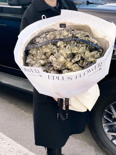 天蝎座适合什么颜色的玫瑰_天蝎座玫瑰送几朵最走心