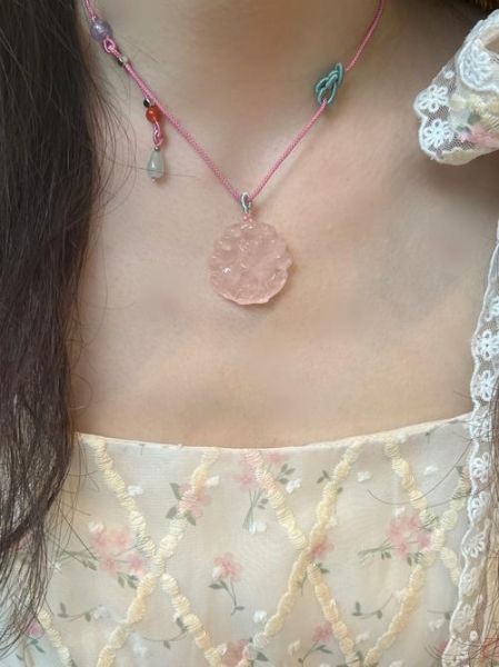 魔羯女戴什么招桃花_魔羯座女生旺桃花饰品