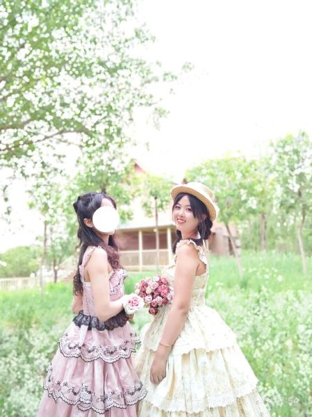 双子女主动发自拍照_她到底想表达什么